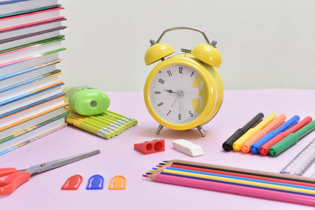 學(xué)校用品與文具用品 學(xué)生學(xué)習(xí)的得力助手